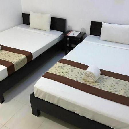 Hotel Trinco Relax Hut Trincomalee Exterior foto