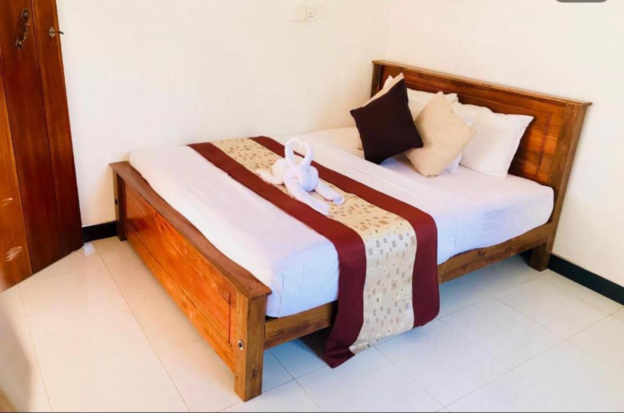 Hotel Trinco Relax Hut Trincomalee Exterior foto