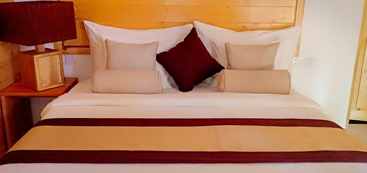 Hotel Trinco Relax Hut Trincomalee Exterior foto