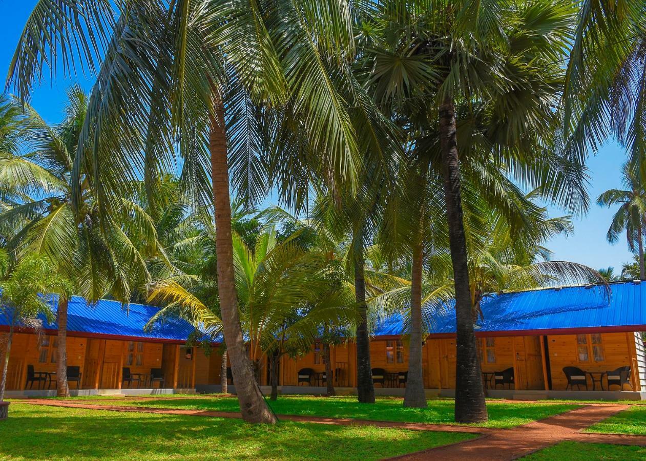 Hotel Trinco Relax Hut Trincomalee Exterior foto