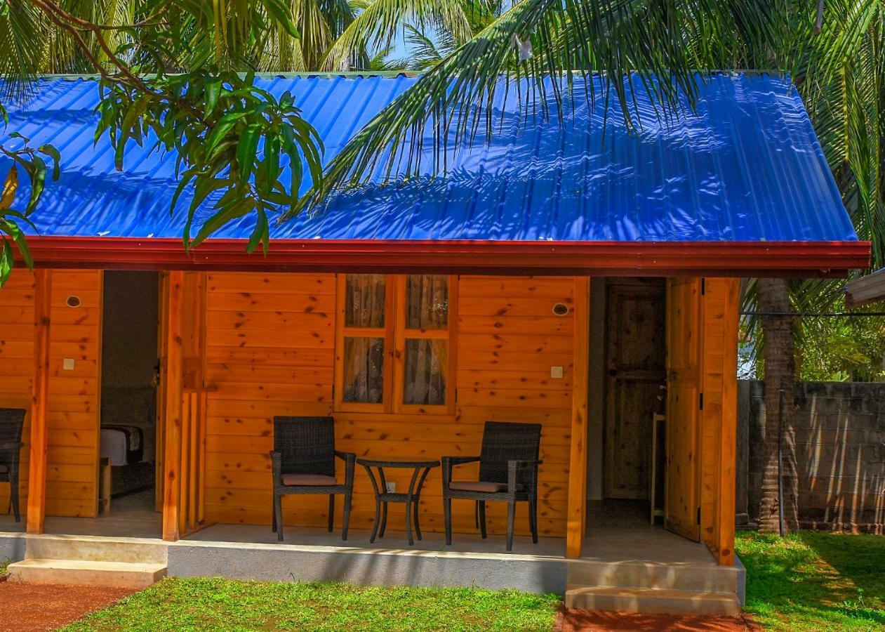 Hotel Trinco Relax Hut Trincomalee Exterior foto