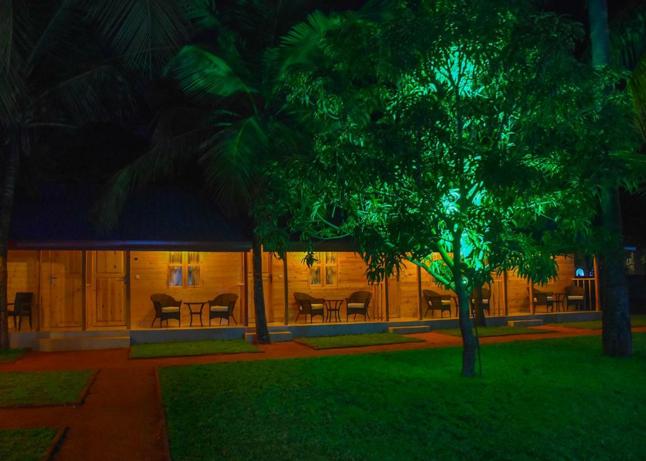 Hotel Trinco Relax Hut Trincomalee Exterior foto