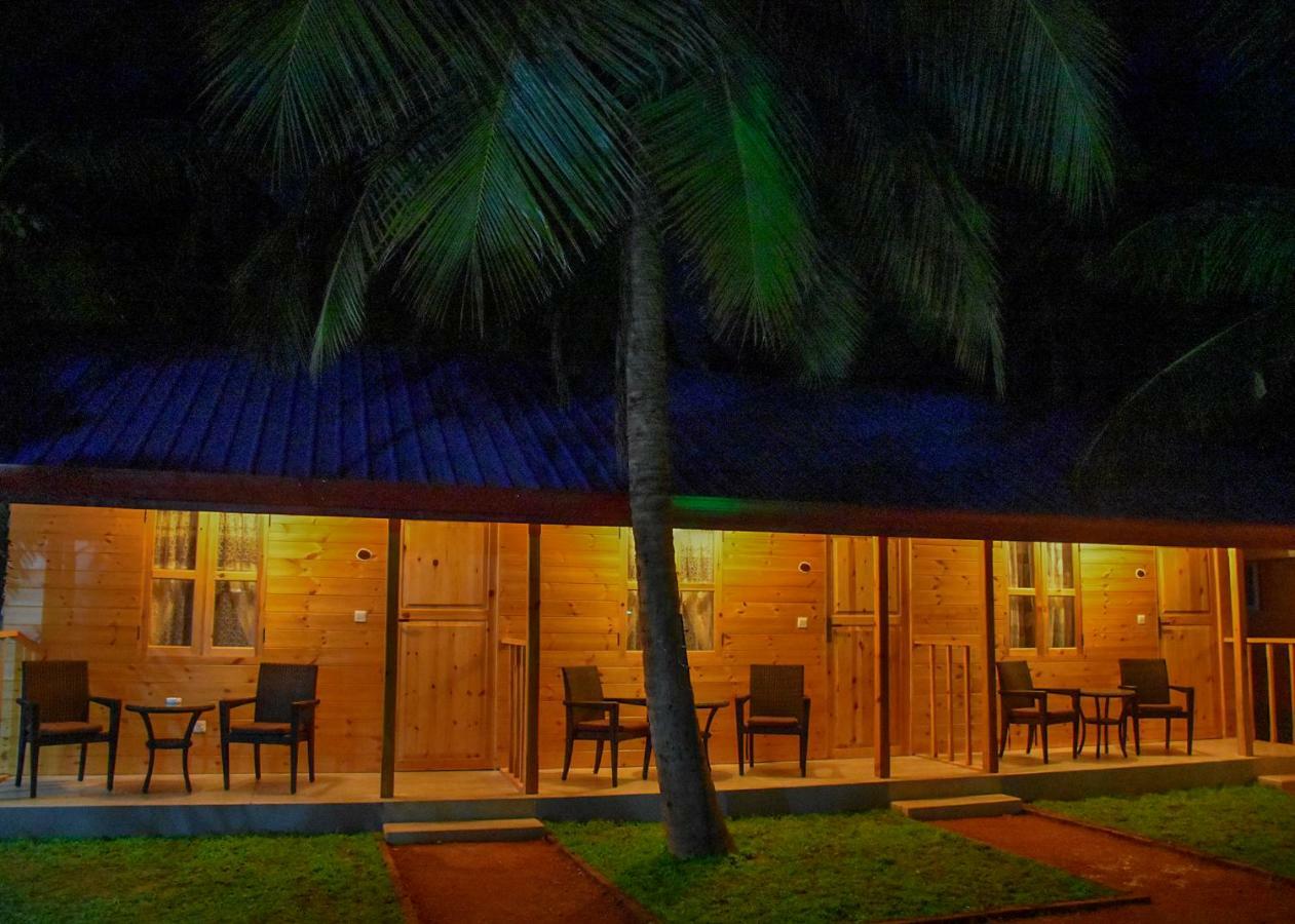 Hotel Trinco Relax Hut Trincomalee Exterior foto