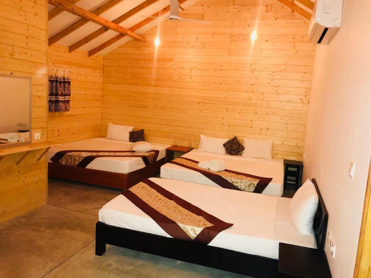 Hotel Trinco Relax Hut Trincomalee Exterior foto