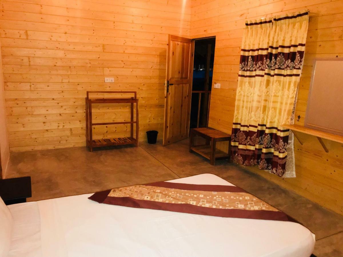 Hotel Trinco Relax Hut Trincomalee Exterior foto