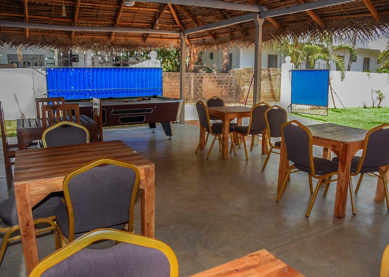 Hotel Trinco Relax Hut Trincomalee Exterior foto
